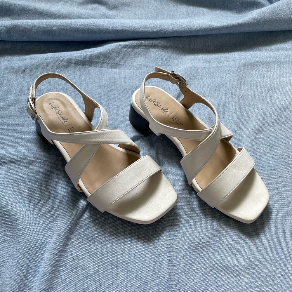 Life Stride Jordan Strappy Sandals Size 6w Wide Width White